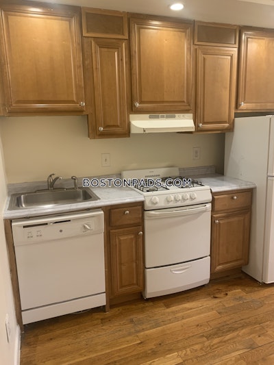 Somerville Great 1 bed 1 bath available NOW on Beacon St in Somerville!  Porter Square - $1,950