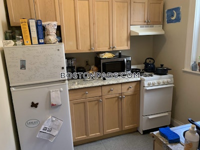 Allston Best Deal Alert! Spacious 1 Bed 1 Bath apartment in Comm Ave Boston - $2,800