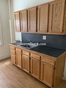 Allston/brighton Border By far the best 1 bed 1 bath apt available in Comm Ave Boston - $2,545 50% Fee