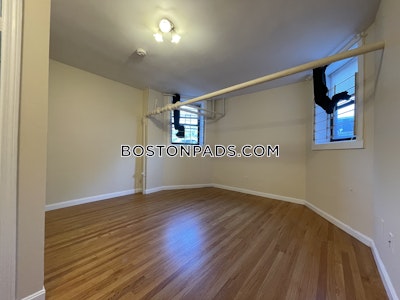 Fenway/kenmore Spacious ground level Studio 1 Bath on Bay State Rd. Boston - $2,100