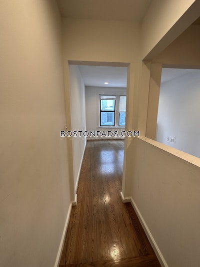 Fenway/kenmore Renovated 2 bed 1 bath available NOW on Peterborough St in Boston!  Boston - $3,500