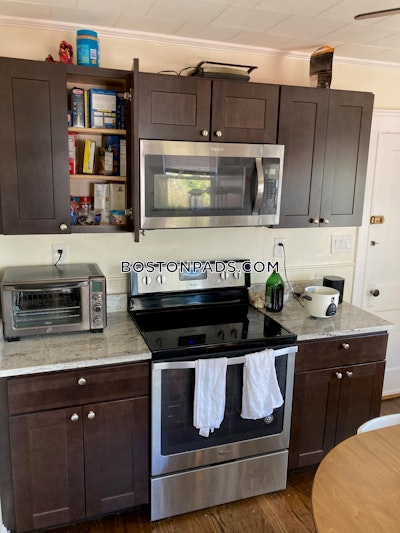 Medford 3 Beds 1 Bath  Tufts - $4,200